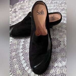 Brand New SOFTT Black suede and leather 2.5”heeled mule / slip on. Size 10M